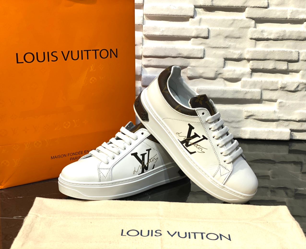 WHITE MONOGRAM SNEAKER