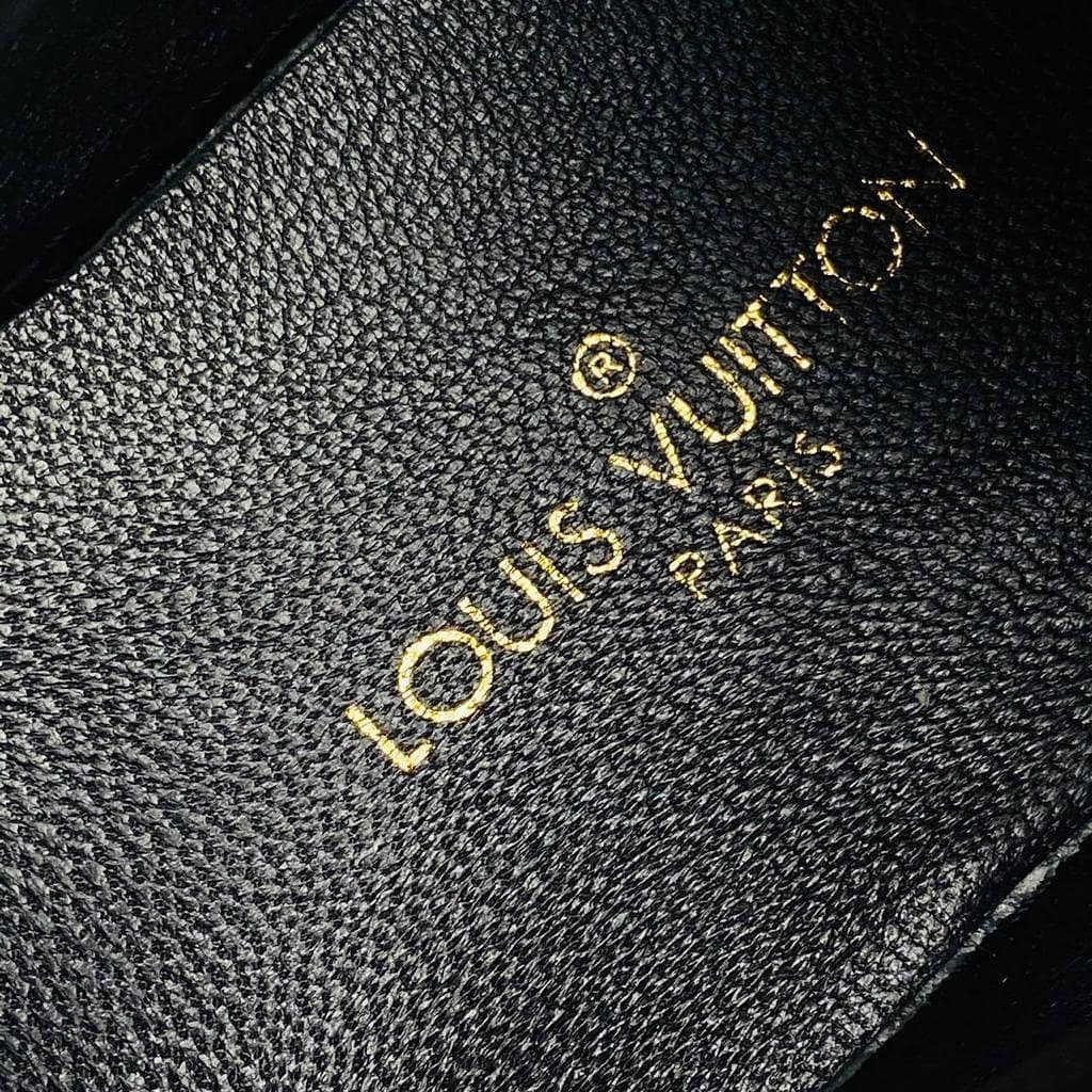 Time Out Women Sneaker-Black