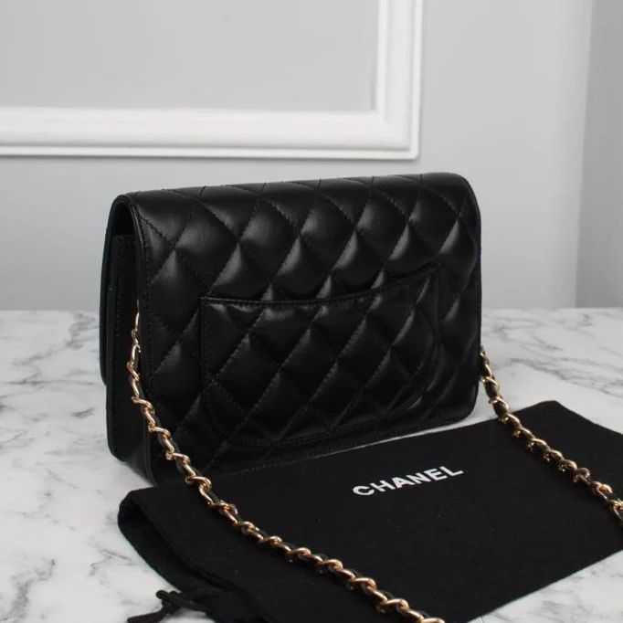 WALLET ON CHAIN - LAMBSKIN (Color Options)