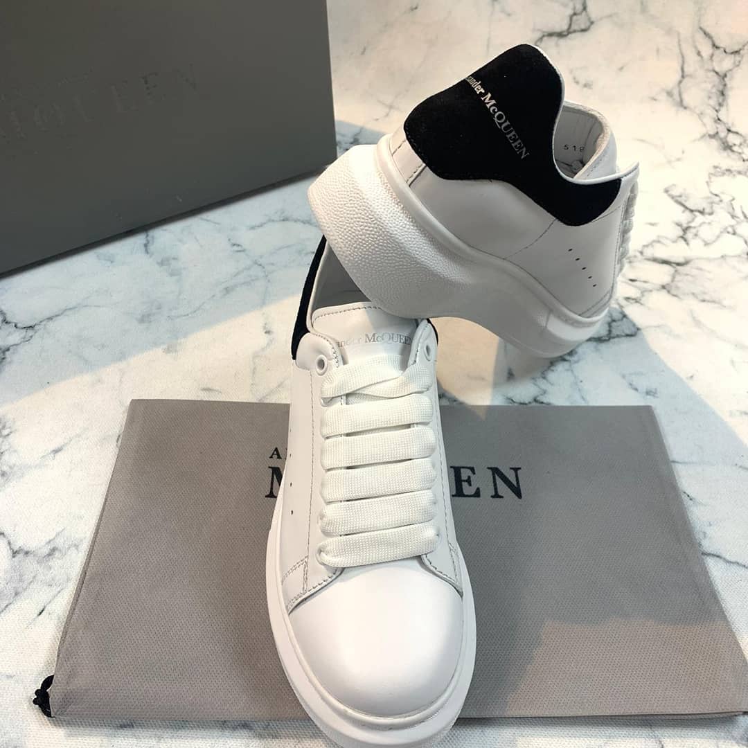 Oversized White/Black Sneaker